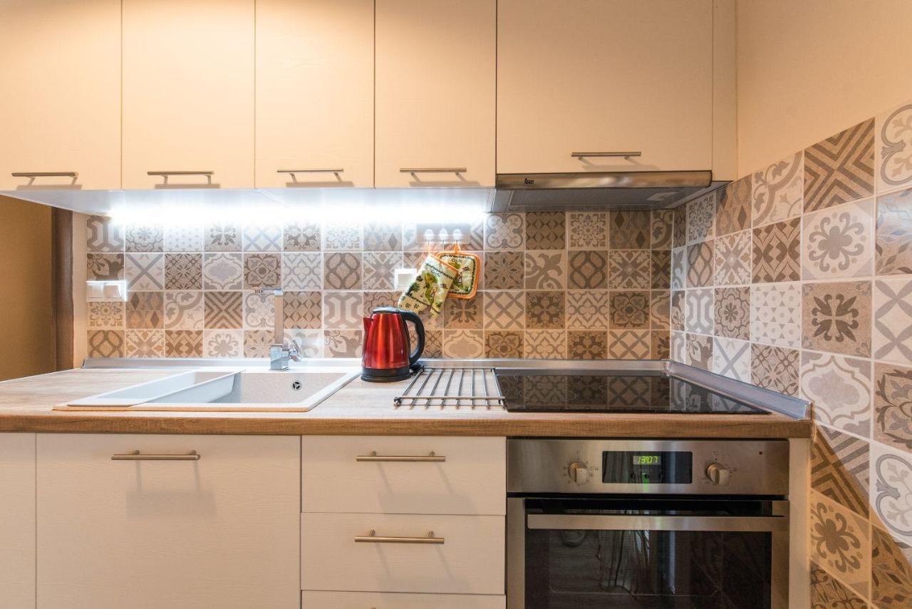 Apricot By Halu! Cozy Apt Next To Agia Sophia Metro Station Thessaloníki Eksteriør billede