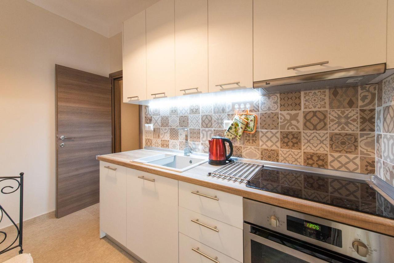 Apricot By Halu! Cozy Apt Next To Agia Sophia Metro Station Thessaloníki Eksteriør billede
